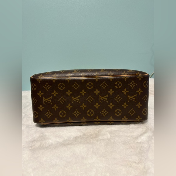 Louis Vuitton Deauville Monogram in great condition. Authentic and pre-owned. - Picture 11 of 14